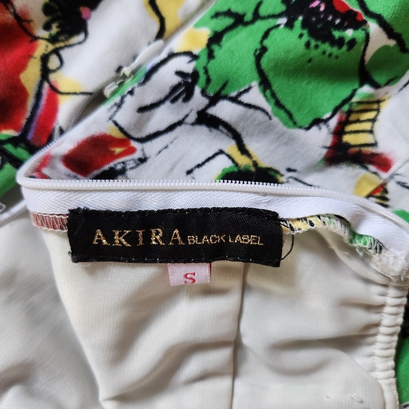 Akira floral size small - Picture 6 of 7